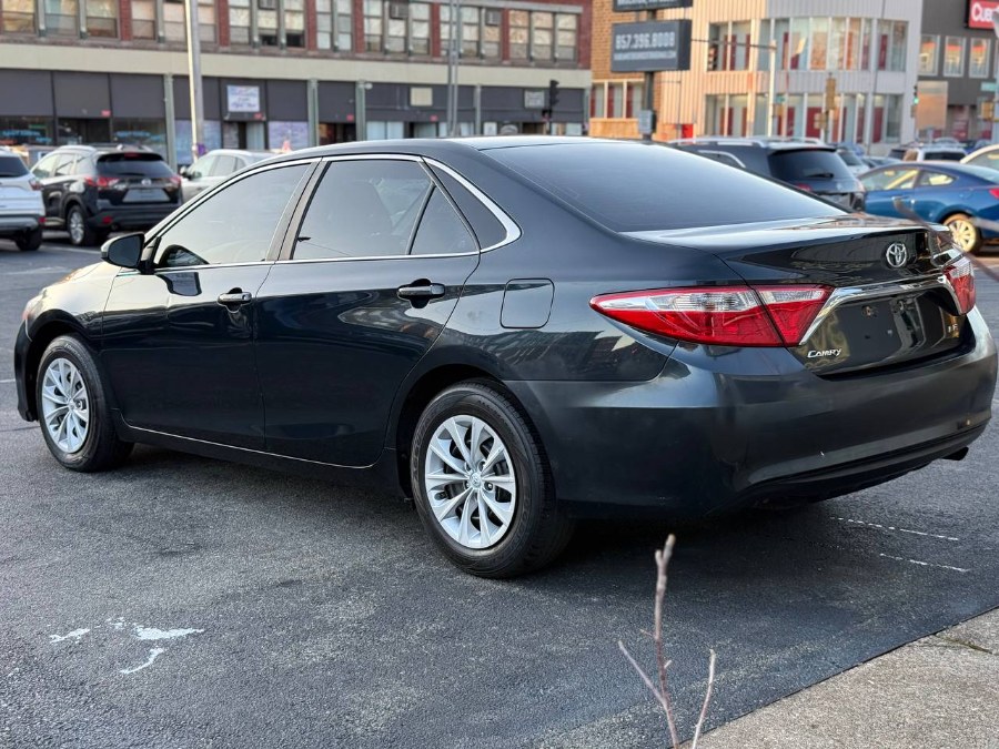 2015 Toyota Camry 4dr Sdn I4 Auto LE (Natl) photo