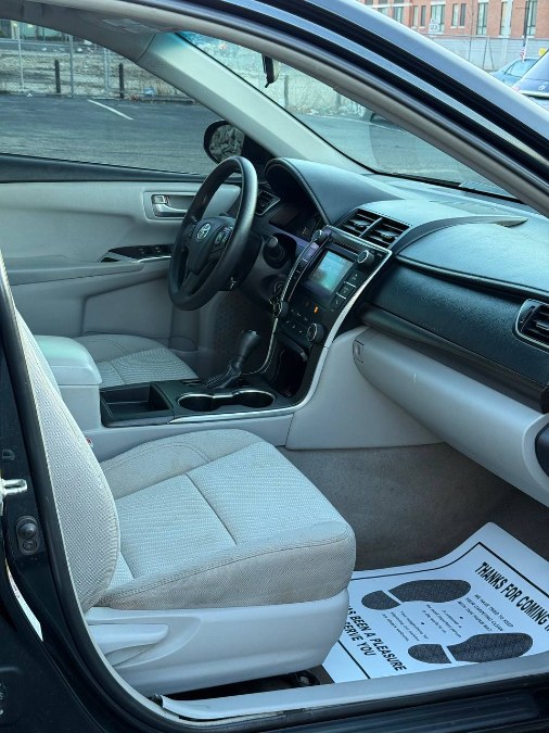 2015 Toyota Camry 4dr Sdn I4 Auto LE (Natl) photo
