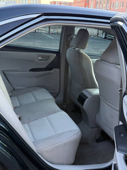 2015 Toyota Camry 4dr Sdn I4 Auto LE (Natl) photo