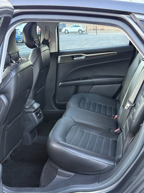 2015 Ford Fusion 4dr Sdn SE FWD photo