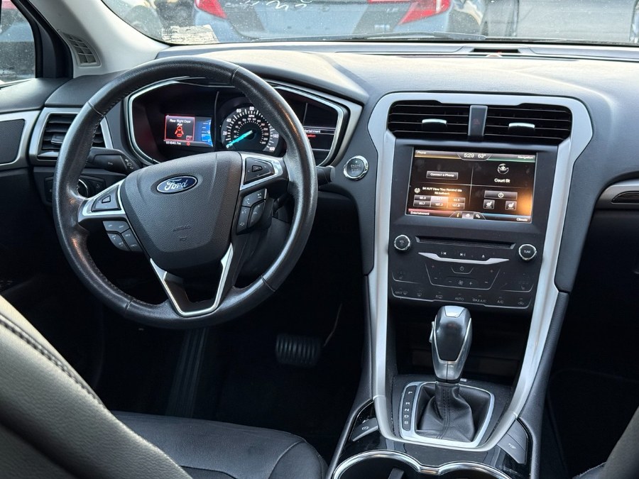 2015 Ford Fusion 4dr Sdn SE FWD photo