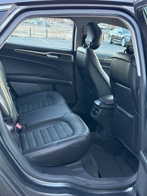 2015 Ford Fusion 4dr Sdn SE FWD photo