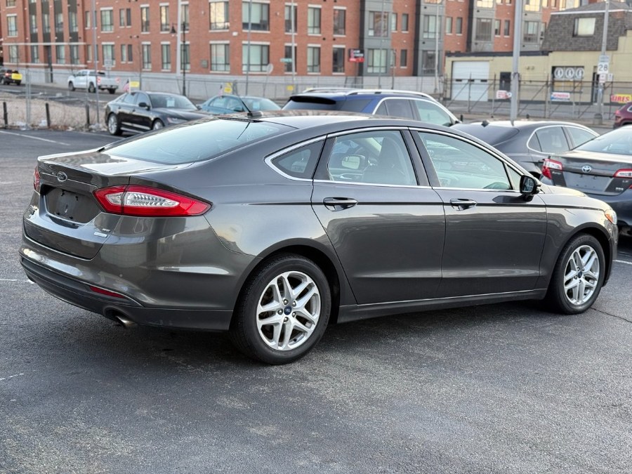 2015 Ford Fusion 4dr Sdn SE FWD photo