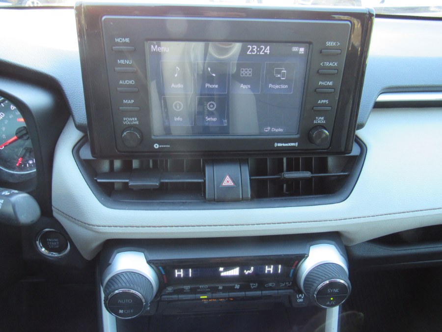 2021 Toyota RAV4 XLE photo