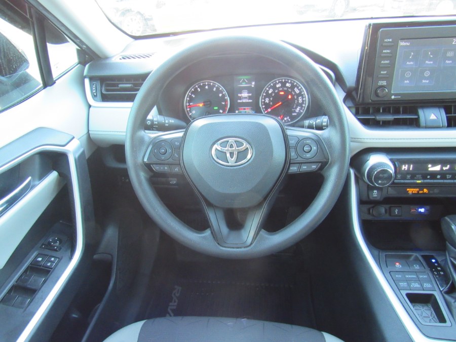 2021 Toyota RAV4 XLE photo
