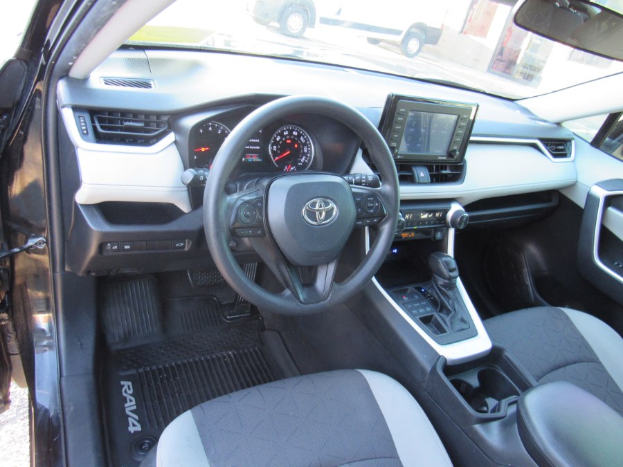 2021 Toyota RAV4 XLE photo
