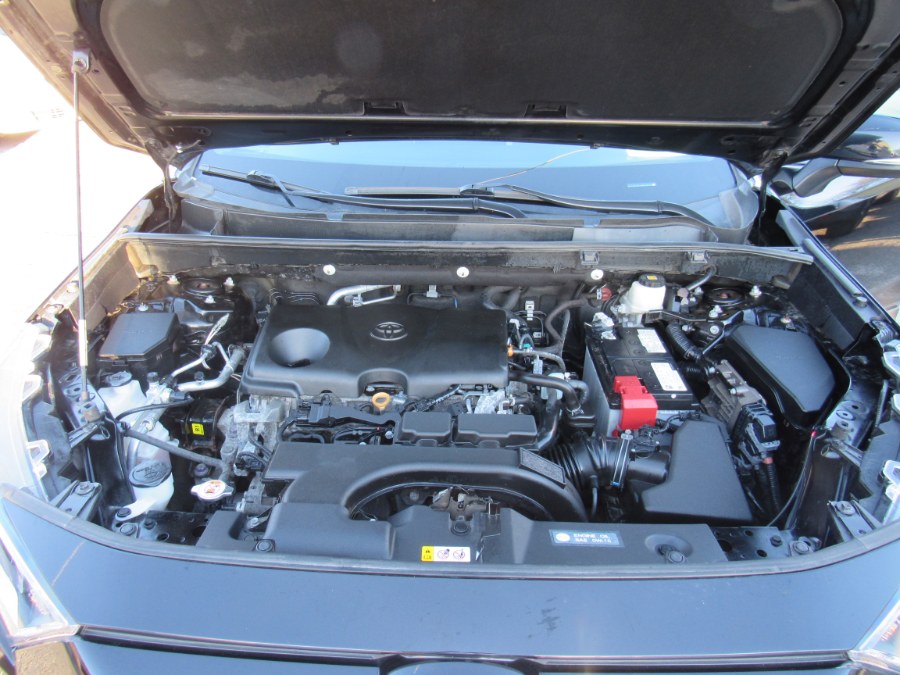 2021 Toyota RAV4 XLE photo