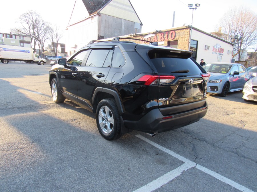 2021 Toyota RAV4 XLE photo