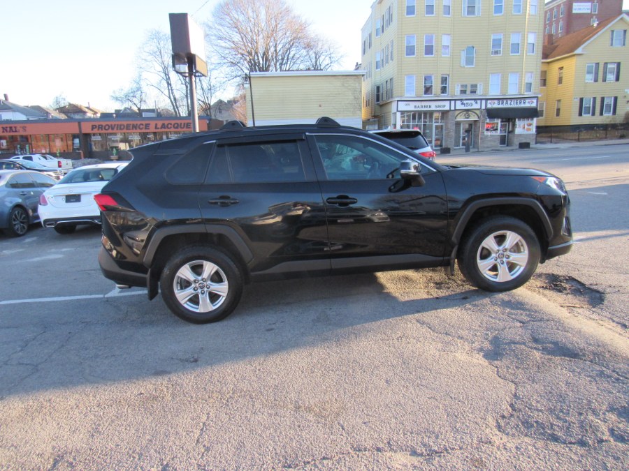 2021 Toyota RAV4 XLE photo