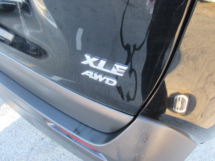 2021 Toyota RAV4 XLE photo