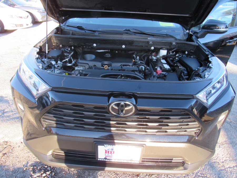 2021 Toyota RAV4 XLE photo