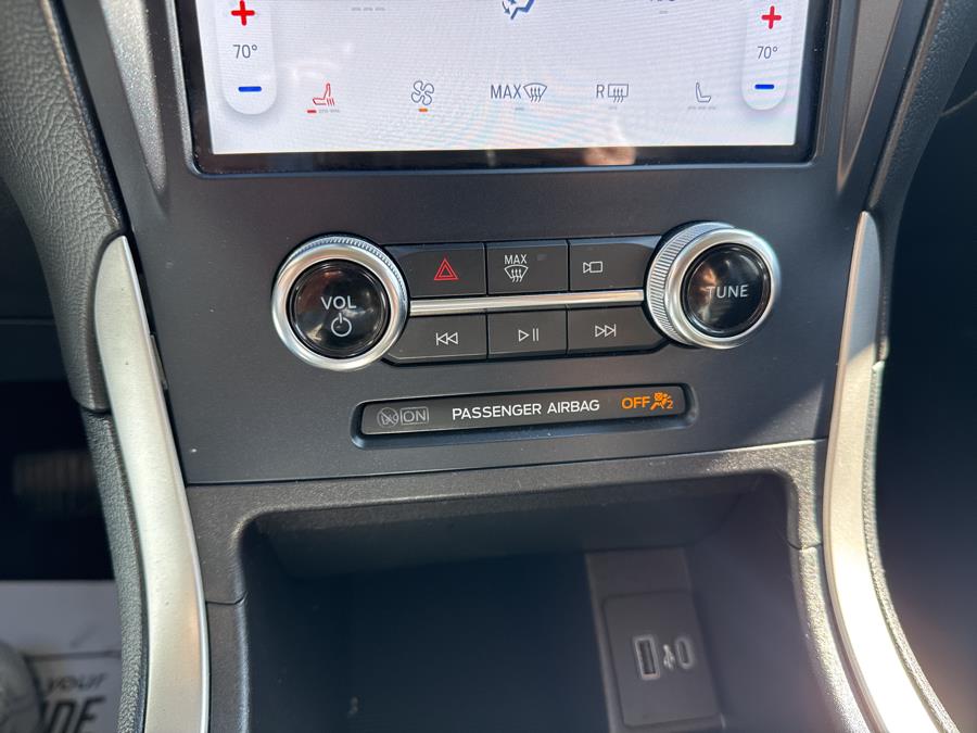 2023 Ford Edge SEL photo