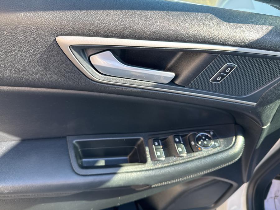 2023 Ford Edge SEL photo