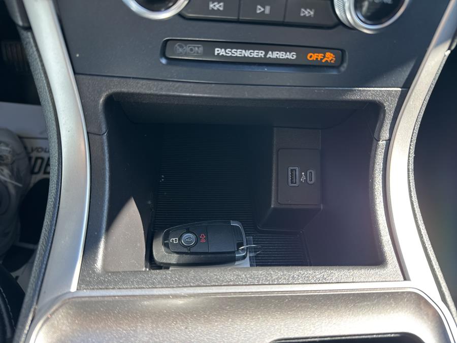 2023 Ford Edge SEL photo