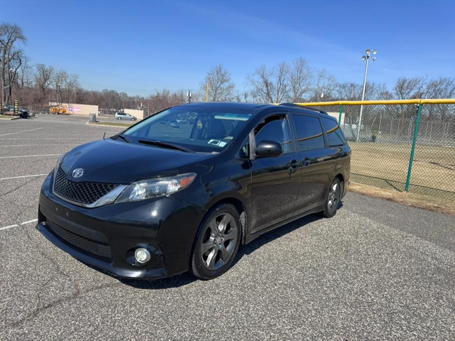 2012 Toyota Sienna SE 8-Passenger photo
