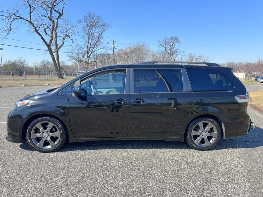2012 Toyota Sienna SE 8-Passenger photo