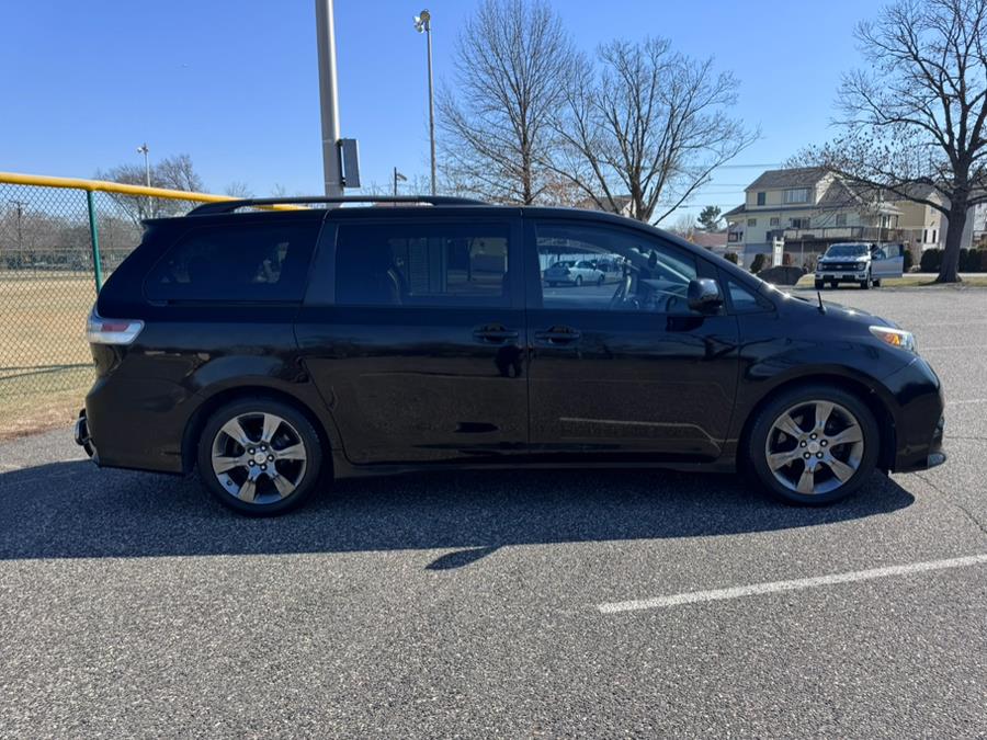 2012 Toyota Sienna SE 8-Passenger photo