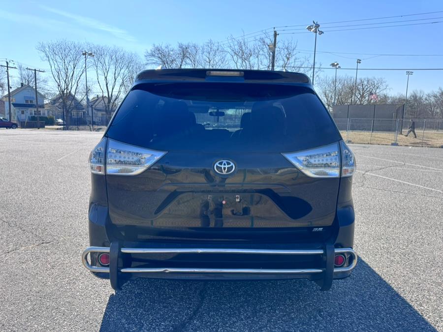 2012 Toyota Sienna SE 8-Passenger photo
