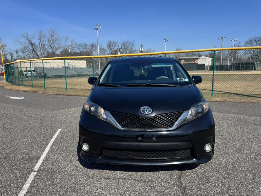 2012 Toyota Sienna SE 8-Passenger photo