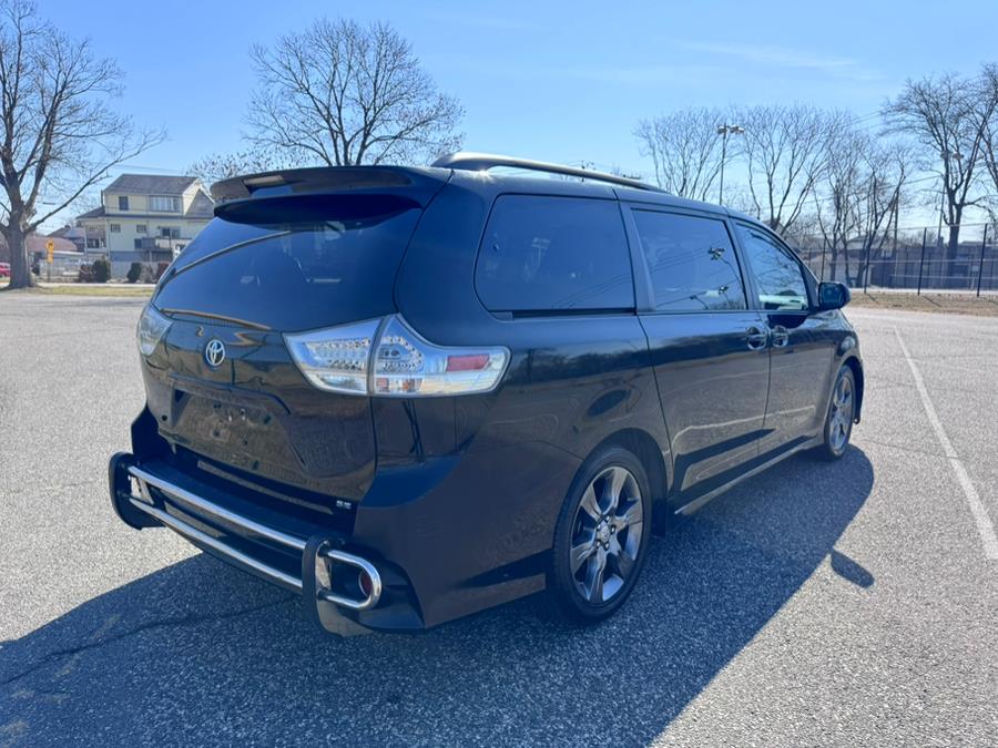 2012 Toyota Sienna SE 8-Passenger photo