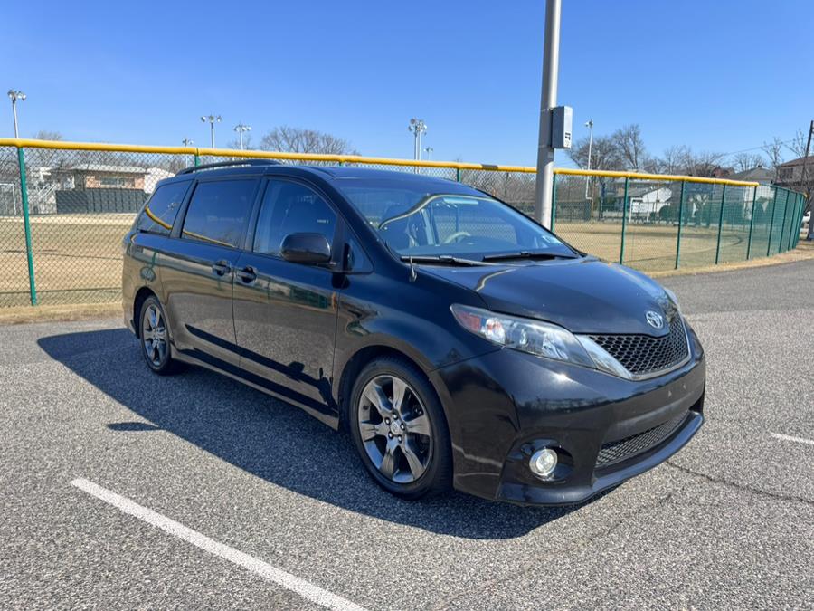 2012 Toyota Sienna SE 8-Passenger photo