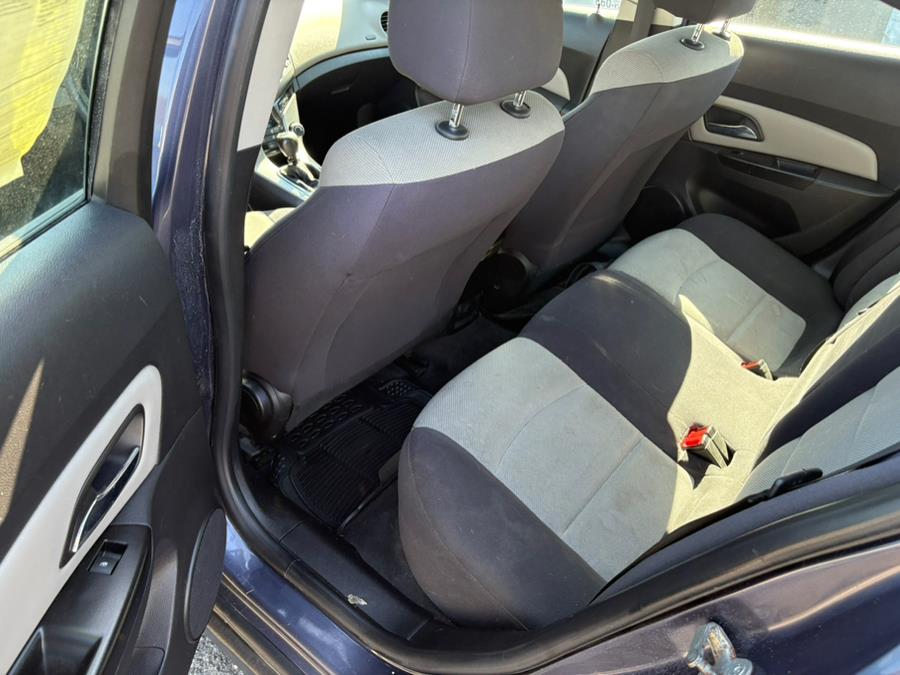 2014 Chevrolet Cruze LS Manual photo