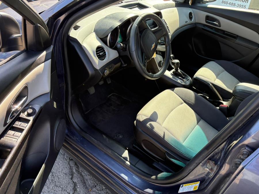 2014 Chevrolet Cruze LS Manual photo