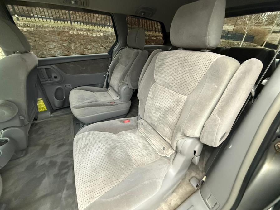 2007 Toyota Sienna CE 7-Passenger photo