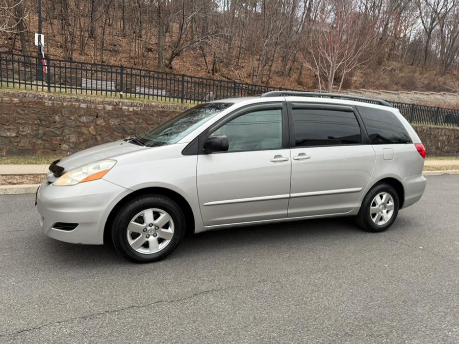 2007 Toyota Sienna CE 7-Passenger photo