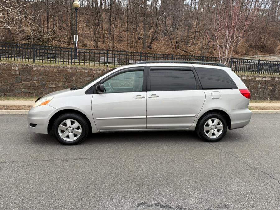 2007 Toyota Sienna CE 7-Passenger photo