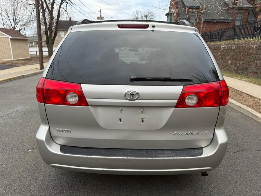 2007 Toyota Sienna CE 7-Passenger photo