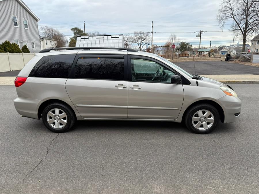 2007 Toyota Sienna CE 7-Passenger photo