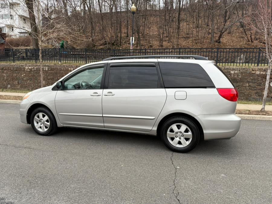 2007 Toyota Sienna CE 7-Passenger photo