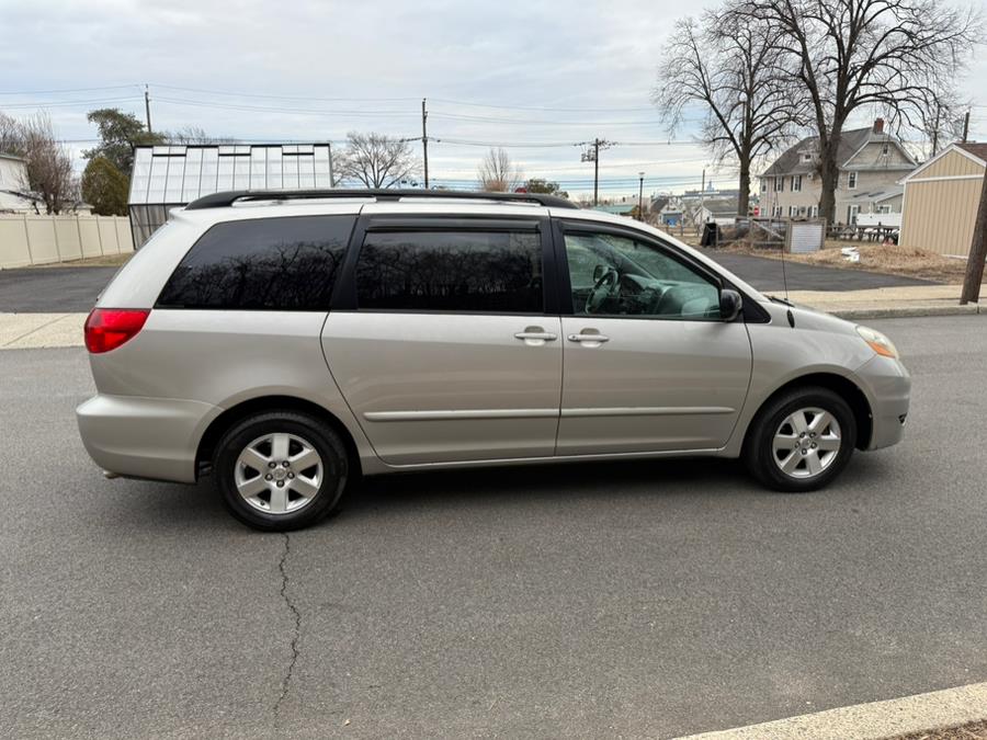 2007 Toyota Sienna CE 7-Passenger photo