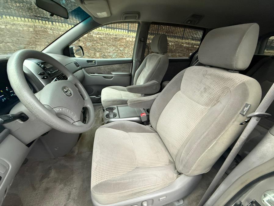 2007 Toyota Sienna CE 7-Passenger photo