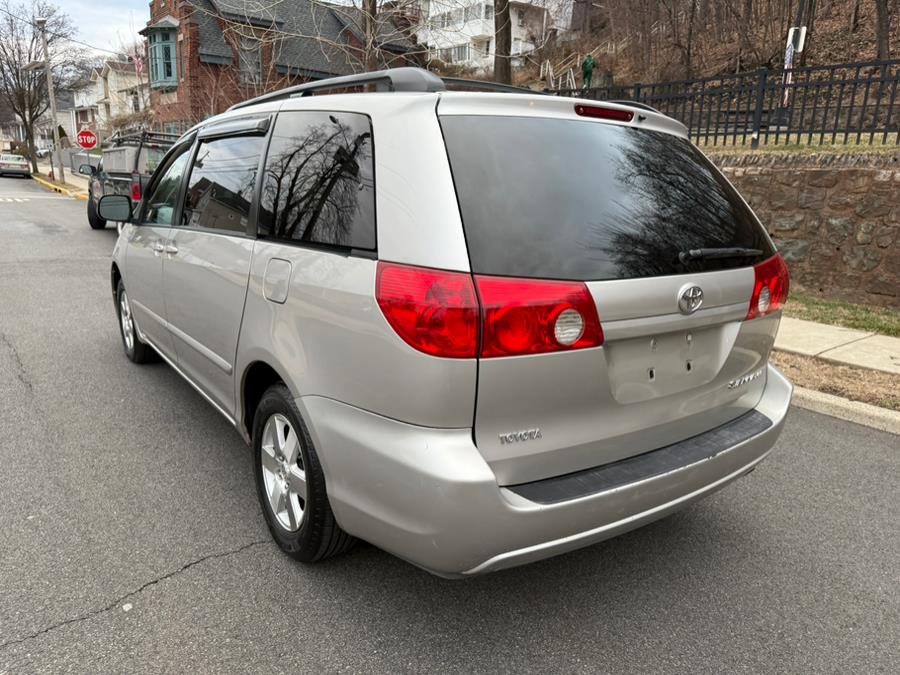 2007 Toyota Sienna CE 7-Passenger photo