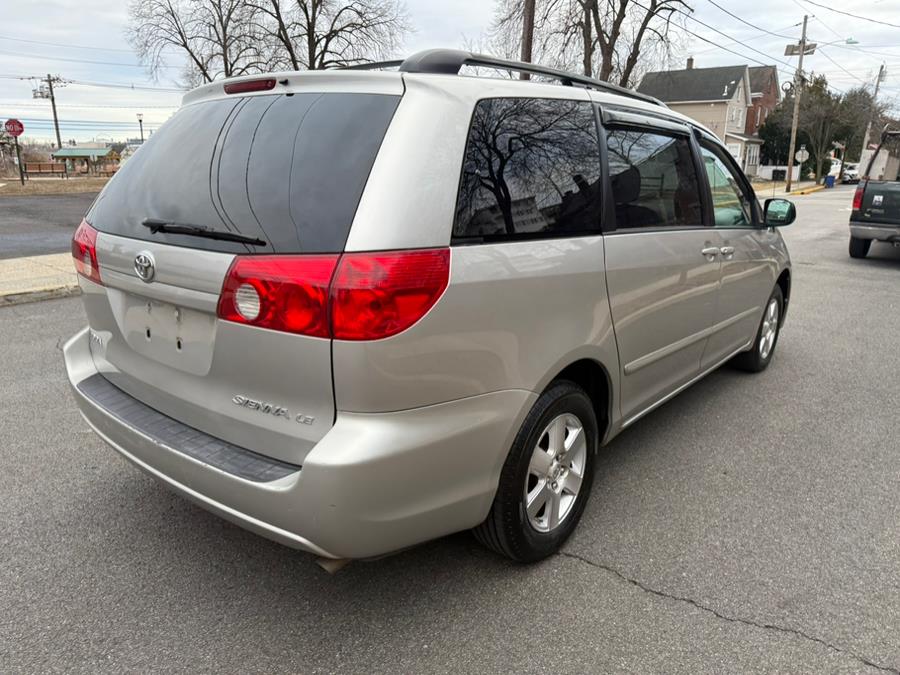 2007 Toyota Sienna CE 7-Passenger photo