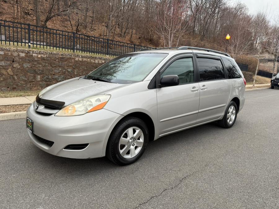 2007 Toyota Sienna CE 7-Passenger photo