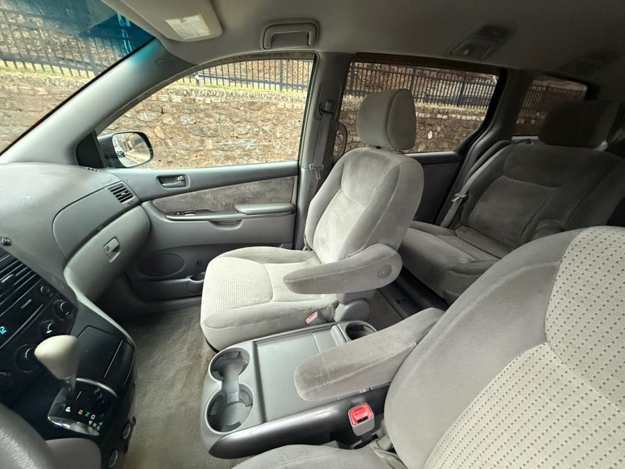 2007 Toyota Sienna CE 7-Passenger photo