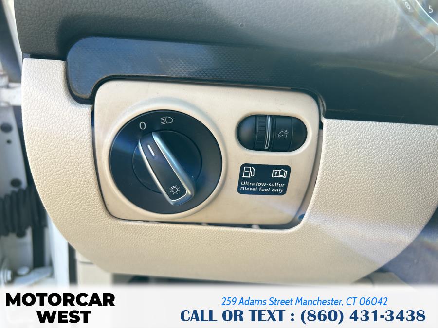 2011 Volkswagen Jetta SportWagen TDI photo