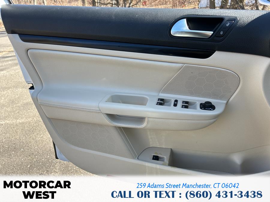 2011 Volkswagen Jetta SportWagen TDI photo
