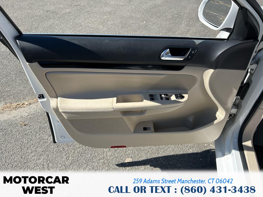 2011 Volkswagen Jetta SportWagen TDI photo