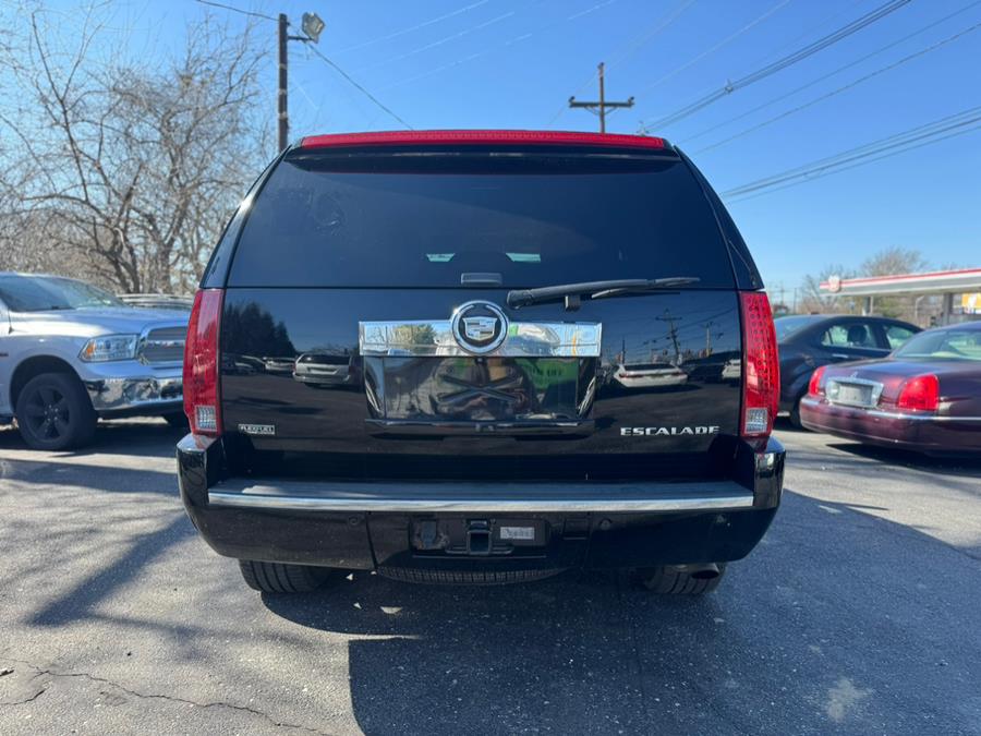 2011 Cadillac Escalade Luxury photo