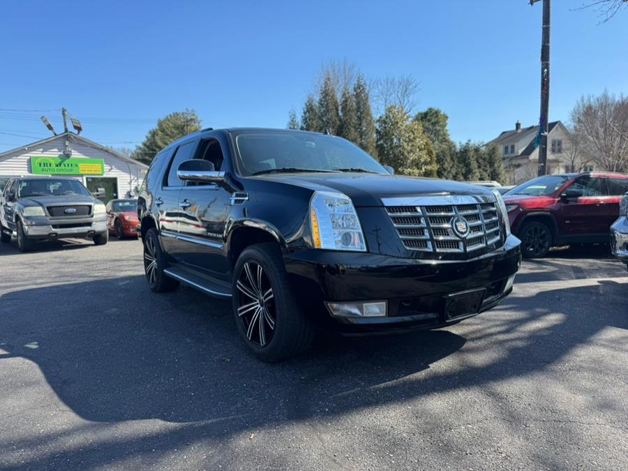 2011 Cadillac Escalade Luxury photo