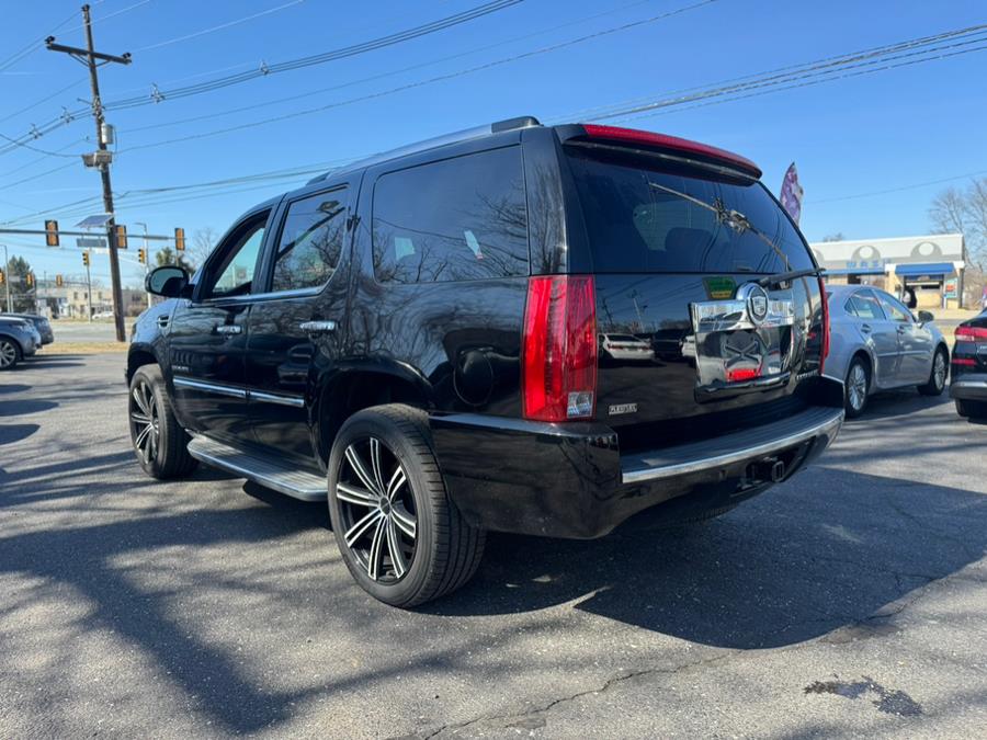 2011 Cadillac Escalade Luxury photo