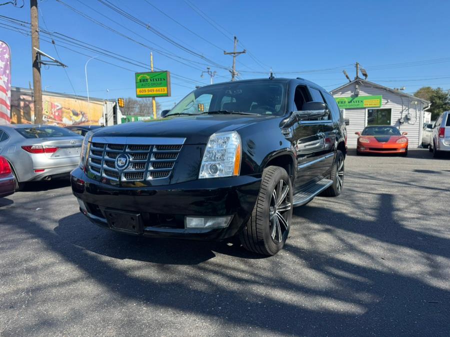 2011 Cadillac Escalade Luxury photo