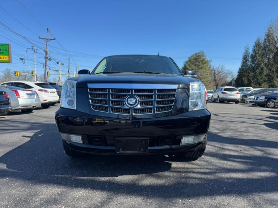 2011 Cadillac Escalade Luxury photo
