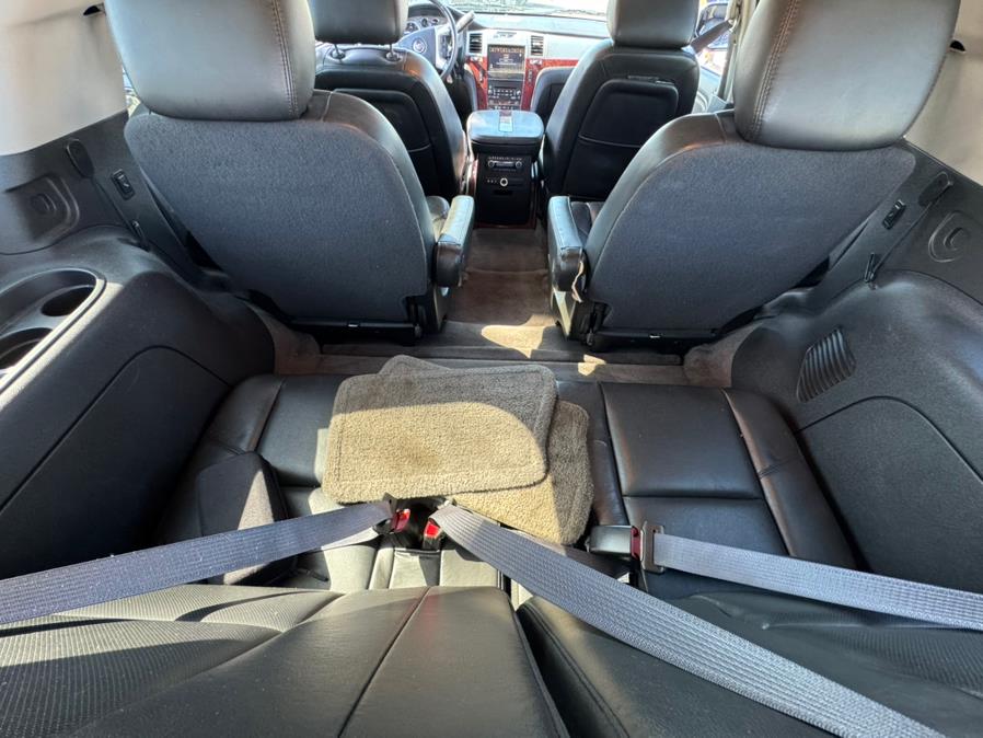 2011 Cadillac Escalade Luxury photo