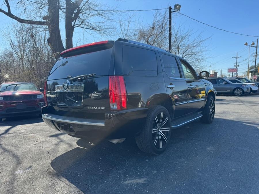 2011 Cadillac Escalade Luxury photo