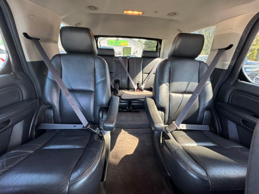 2011 Cadillac Escalade Luxury photo